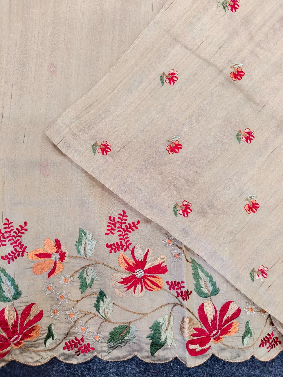 Mameraa Sarees Beige Matka Silk Saree With Heavy Floral Embroidery Border With Running Blouse-Beige | Grocsy