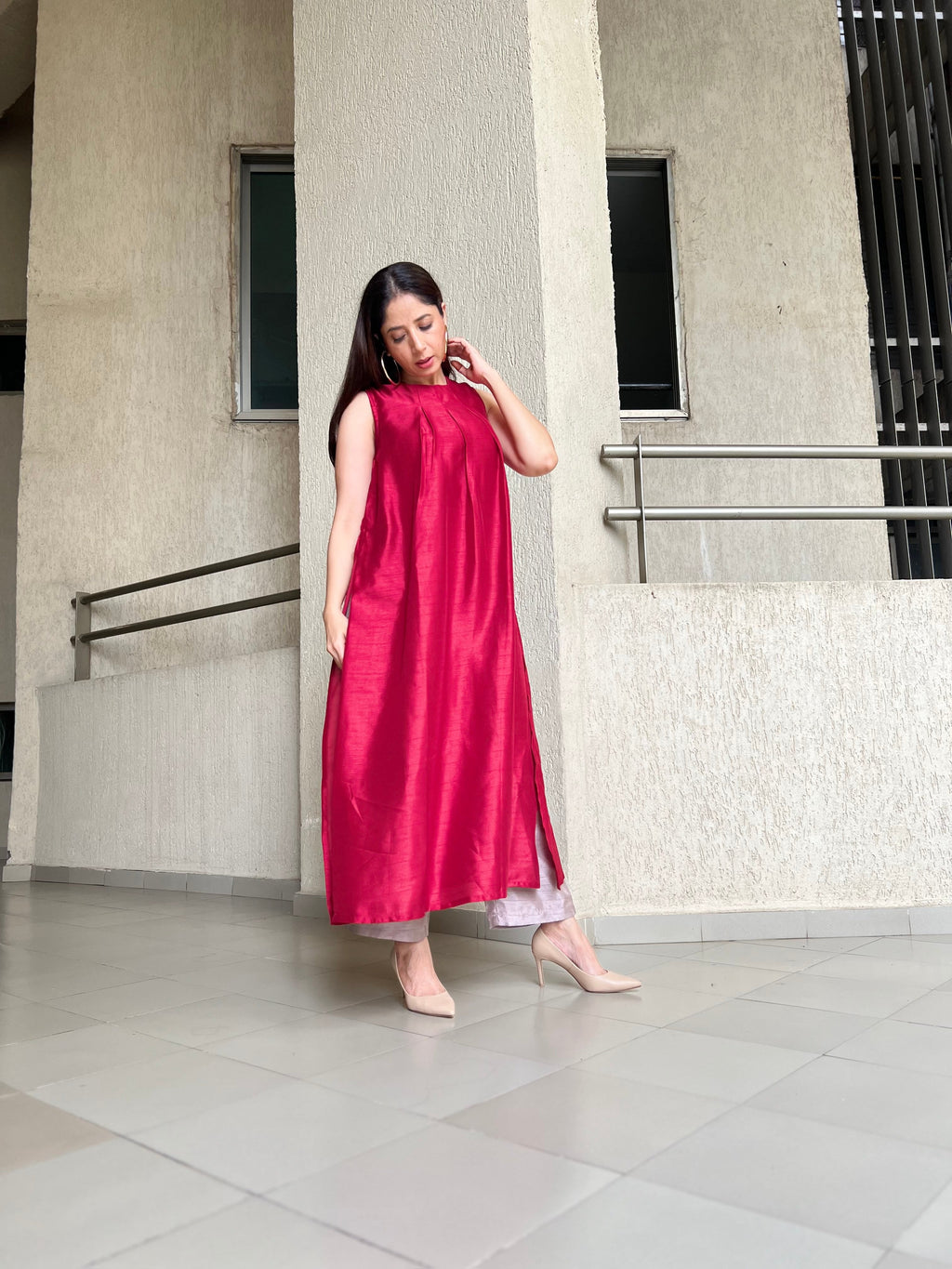 trueBrowns Maroon Textured Silk Sleeveless Kurta Pant Set | Grocsy