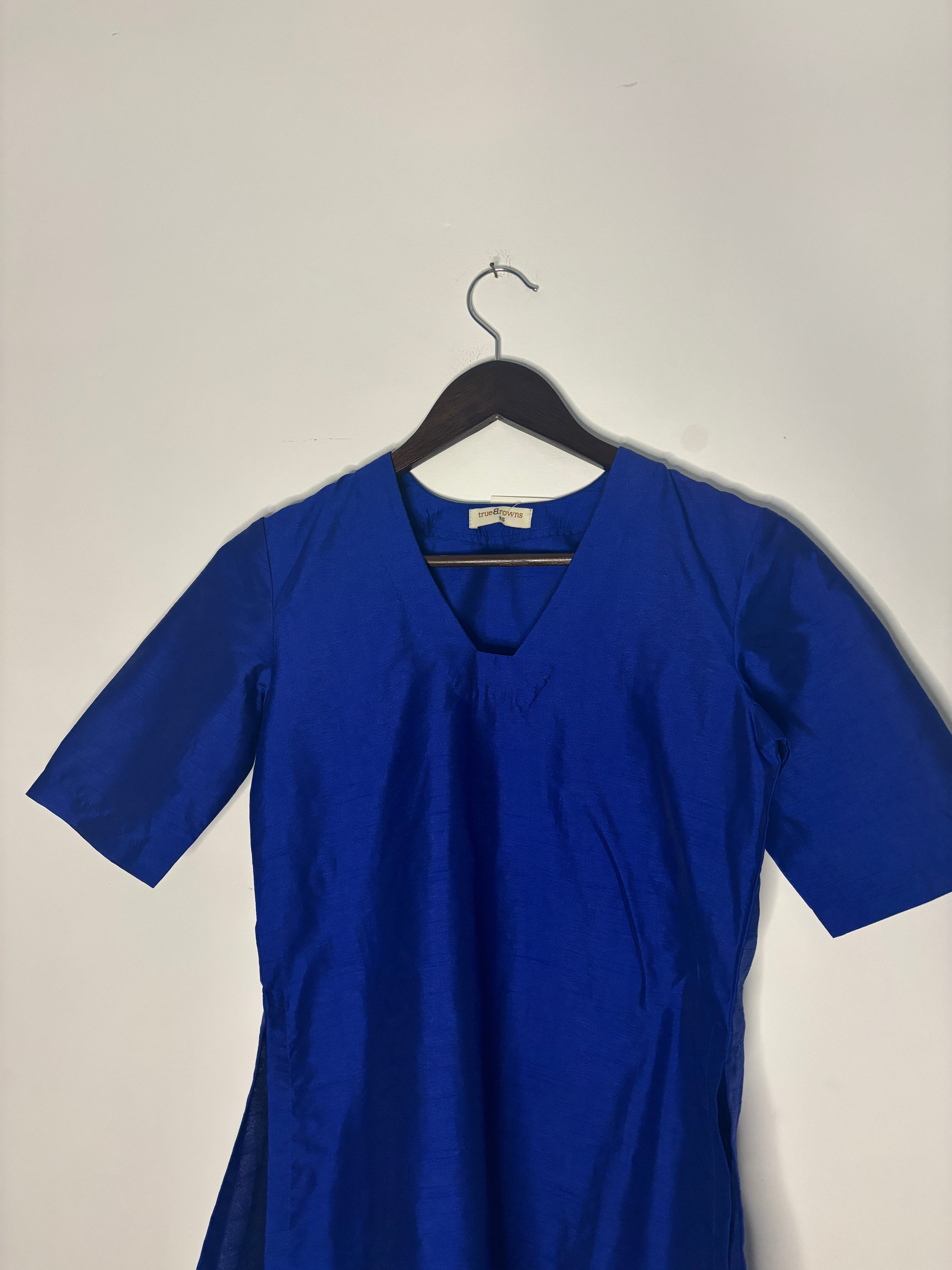 trueBrowns Blue Metallic Top | Grocsy