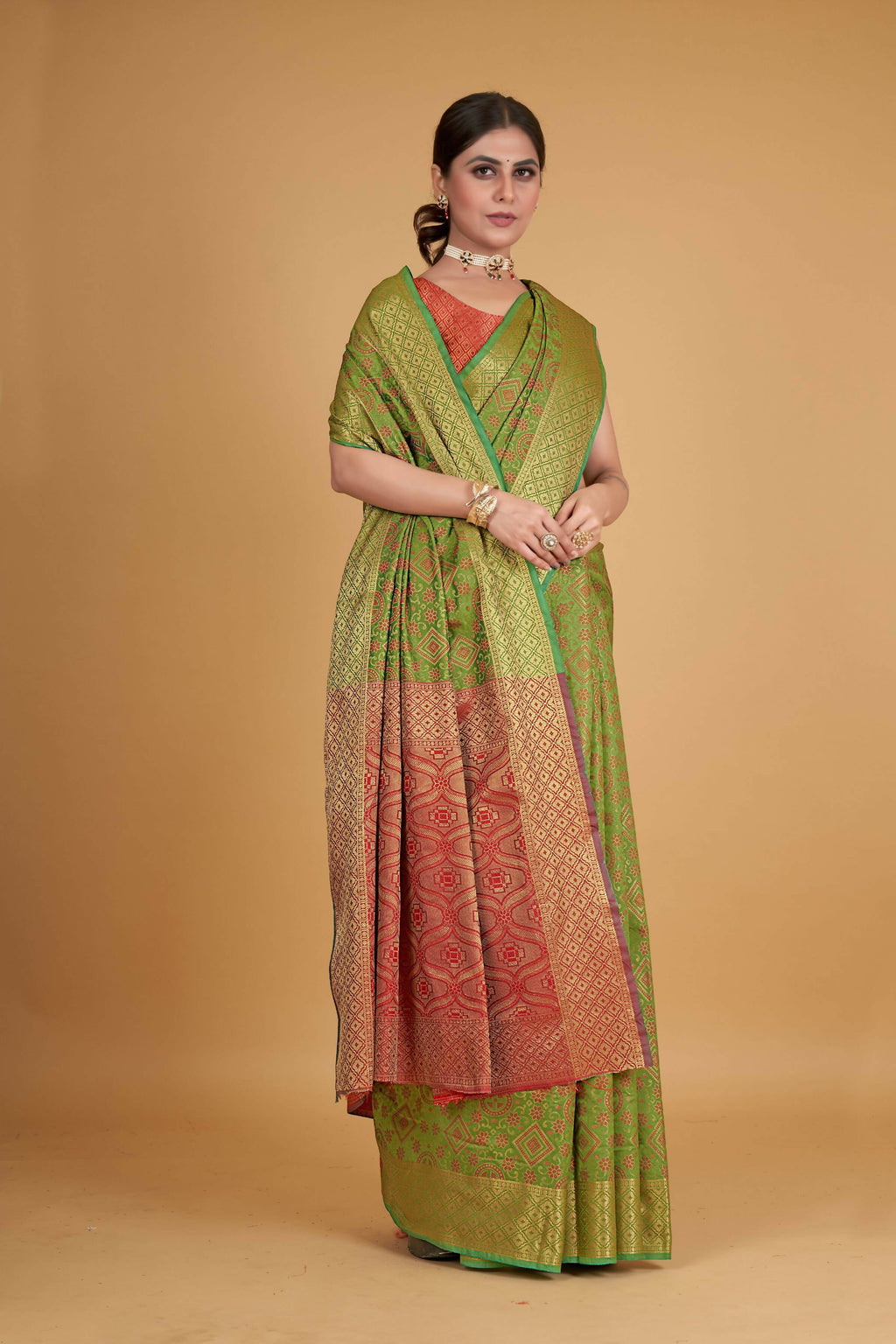 Green Silk Woven Design Saree With Unstitched Blouse Piece - Akshita | Grocsy