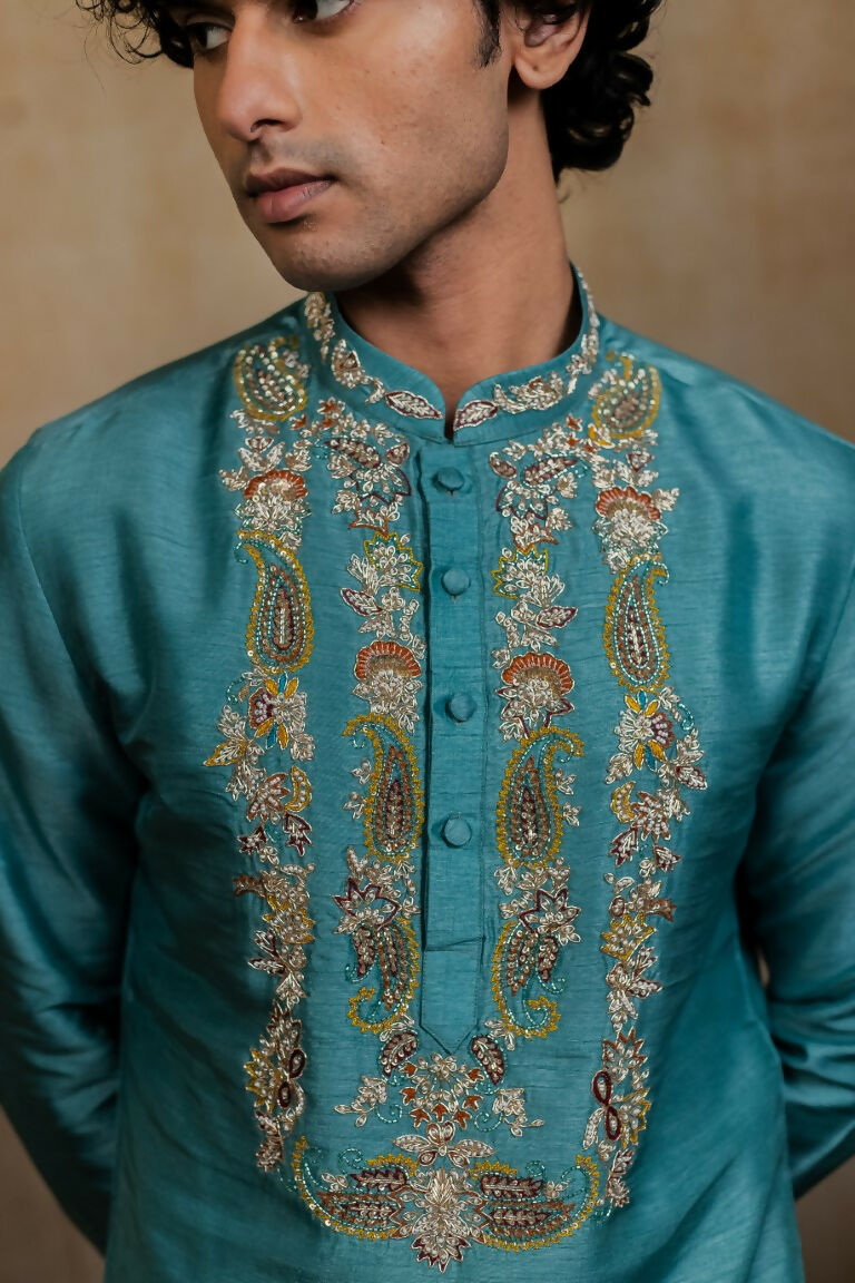 Falling Raw Silk Green Paisley Zari Kurta Set By Hilo Design | Grocsy