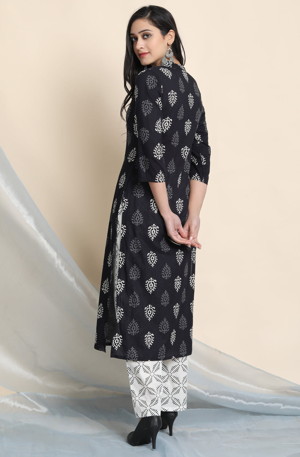 Janasya Women's Black Cotton Block Print Kurta With Palazzo And Dupatta | Grocsy