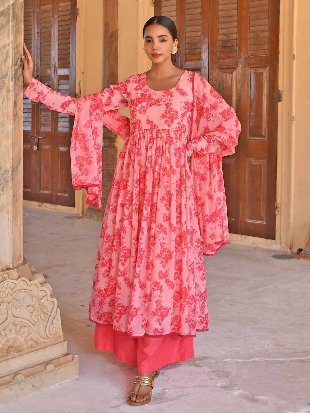 Janasya Women's Peach Georgette Floral Print Kurta With Flared Palazzo And Dupatta | Grocsy