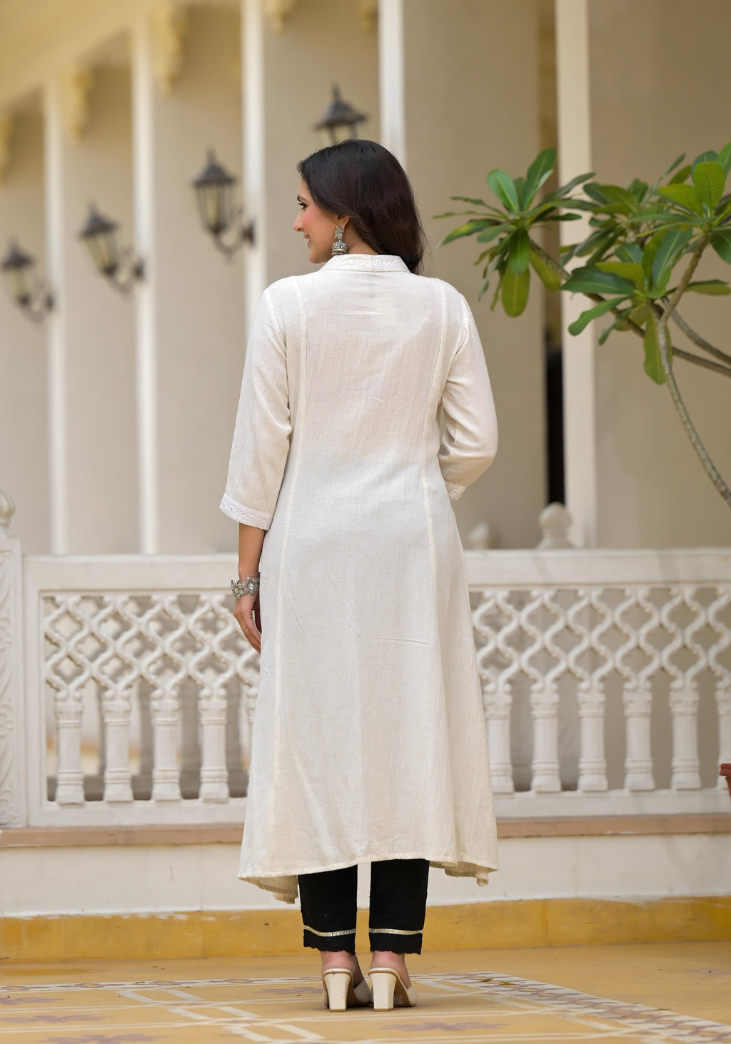 Juniper Off-White Solid Kurta With Mirror Work | Grocsy