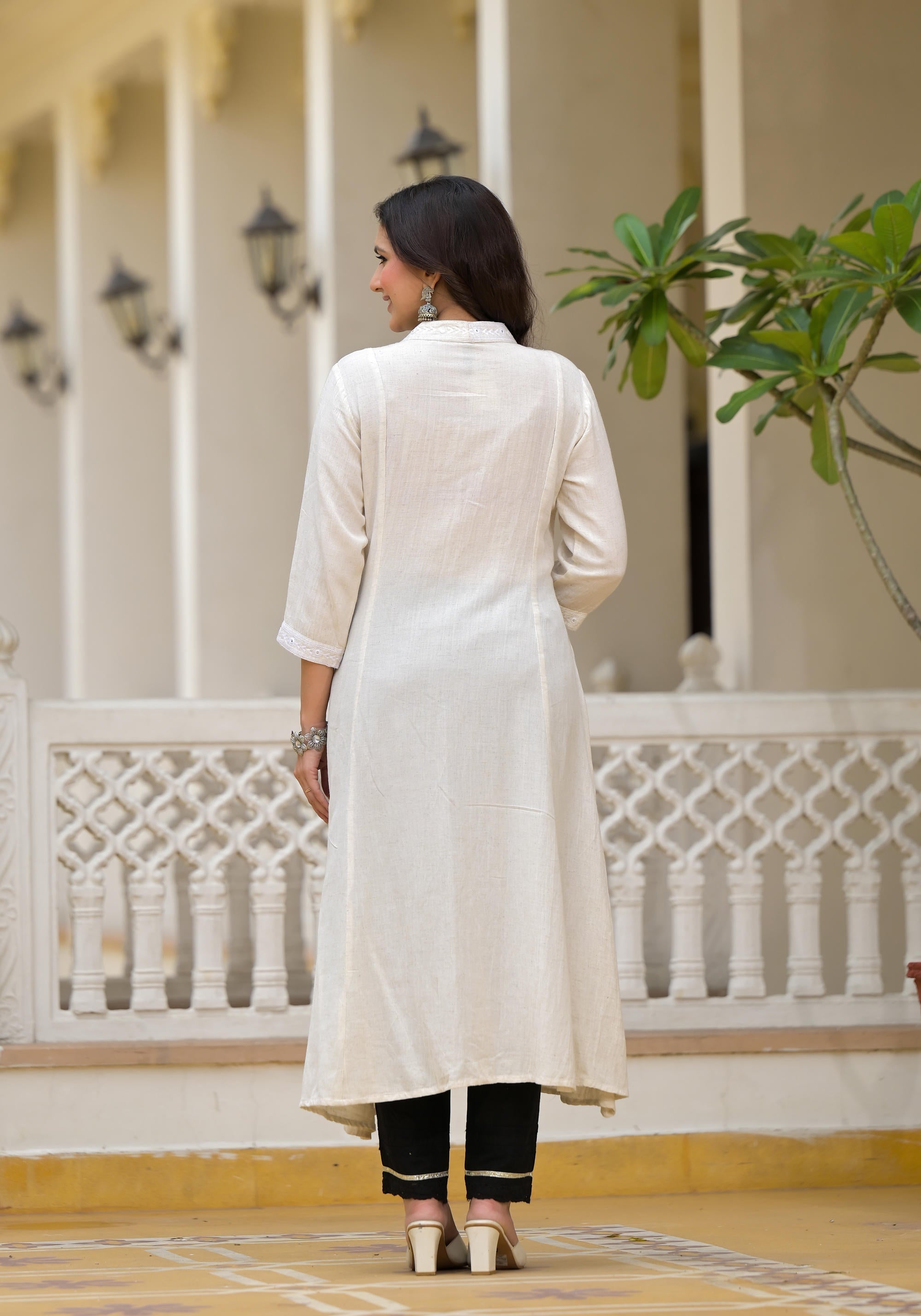 Juniper Off-White Solid Kurta With Mirror Work | Grocsy