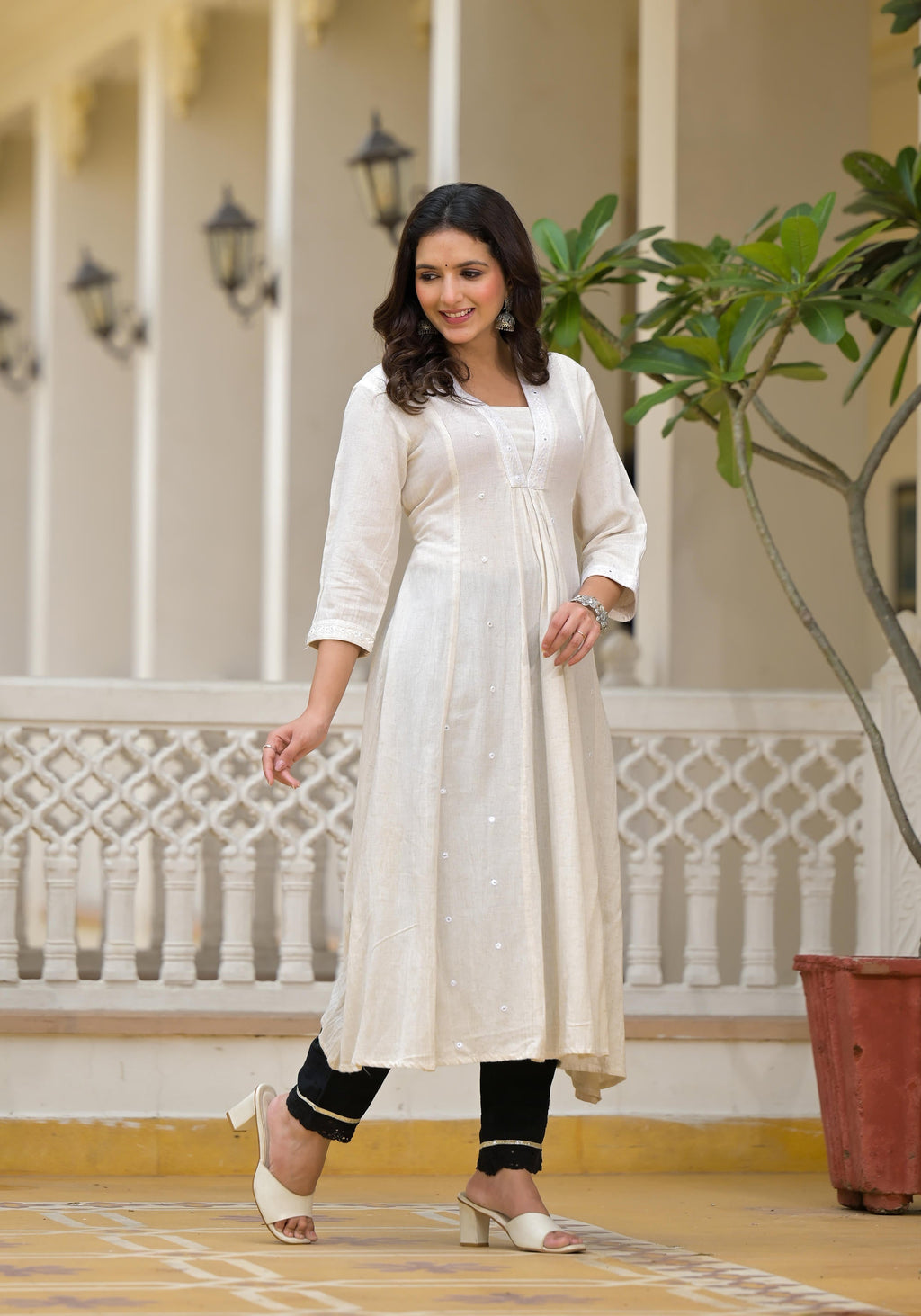 Juniper Off-White Solid Kurta With Mirror Work | Grocsy