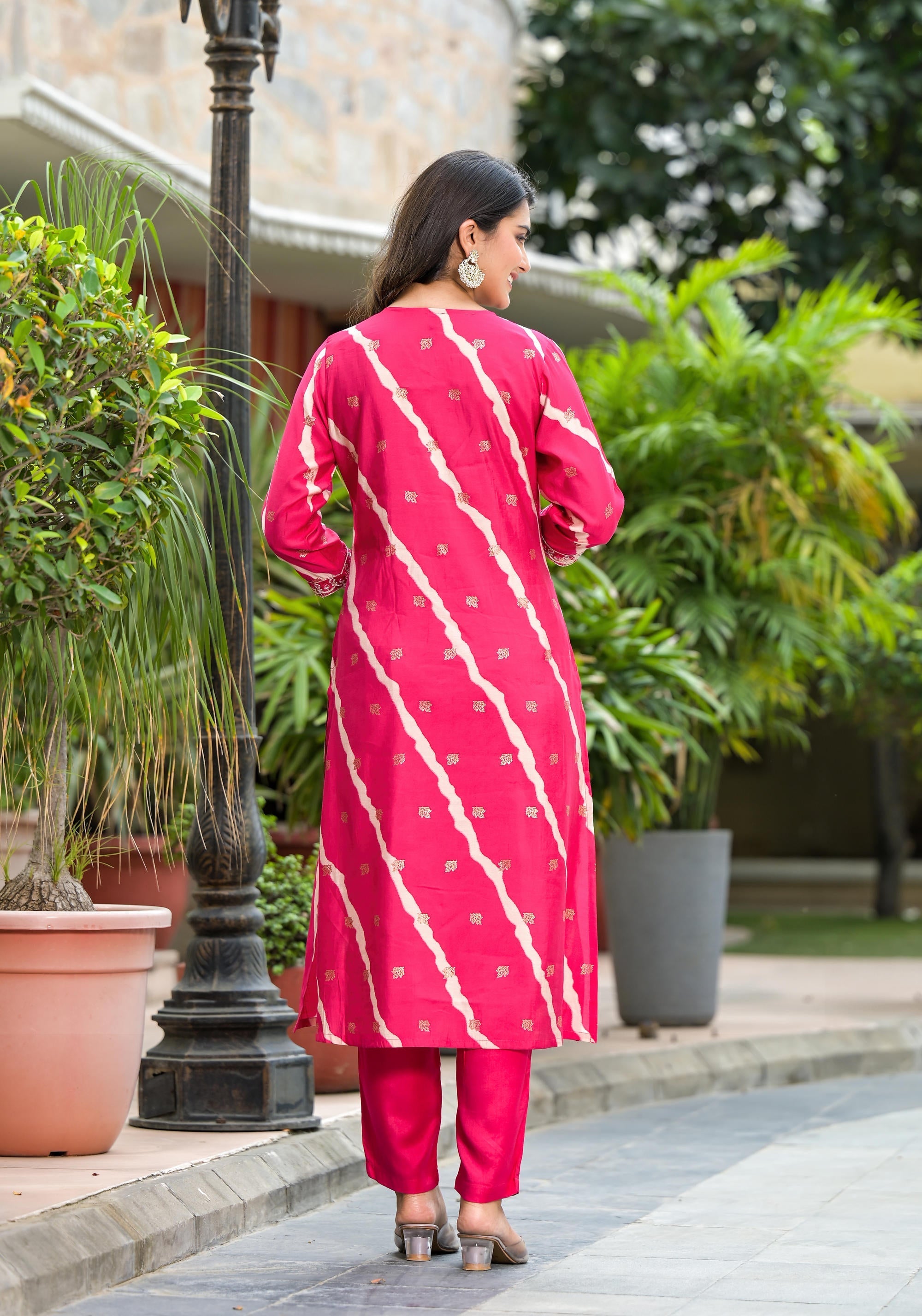 Juniper Women's Pink Lehriya Printed Musline Kurta Set With Mirror Work & Sequins | Grocsy