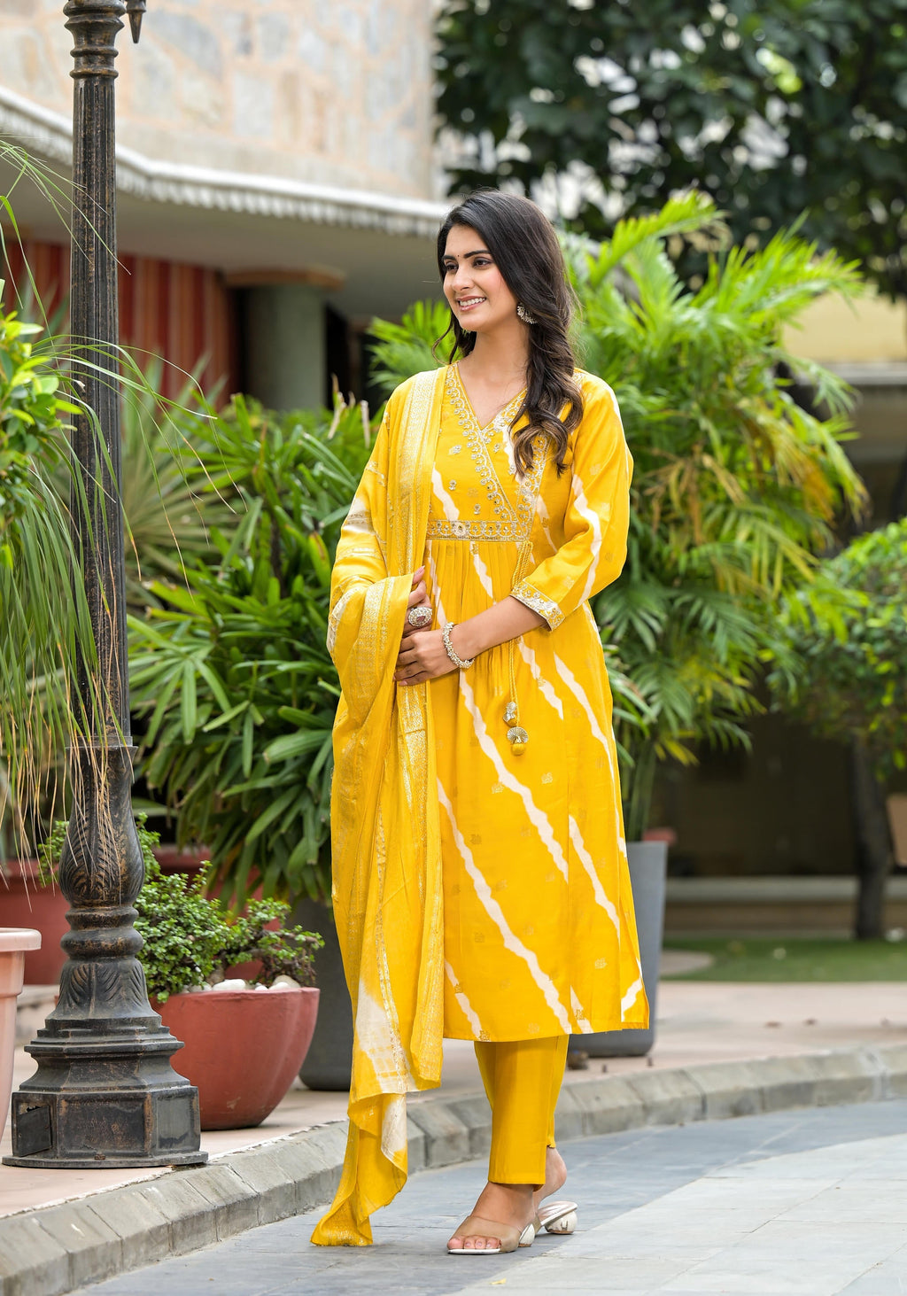 Juniper Women's Yellow Lehriya Printed Musline Kurta Set With Mirror Work & Sequins | Grocsy