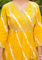 Juniper Women's Yellow Lehriya Printed Musline Kurta Set With Mirror Work & Sequins | Grocsy