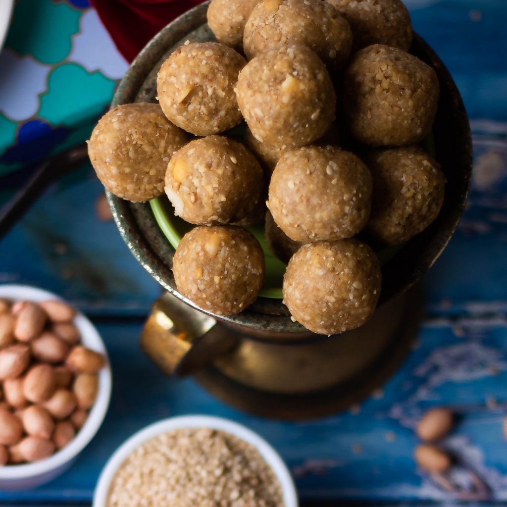 Chitale Bandhu Til Ladu Kadak | Grocsy