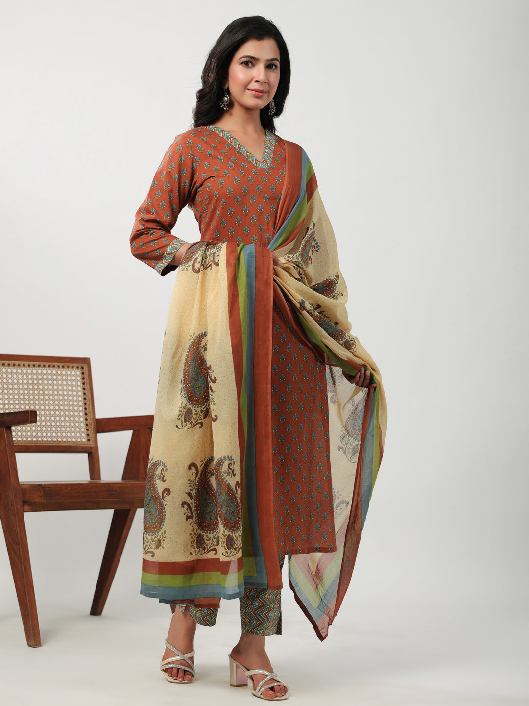 Janasya Regular Cambric Brown Floral V-Neck Set | Grocsy