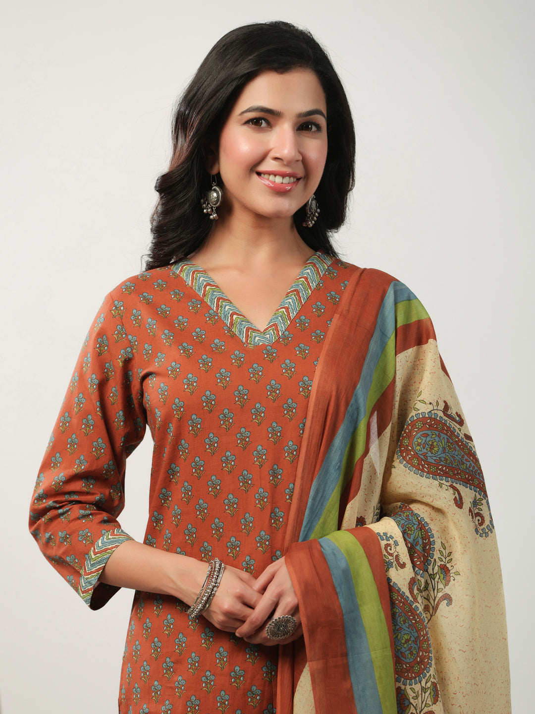 Janasya Regular Cambric Brown Floral V-Neck Set | Grocsy