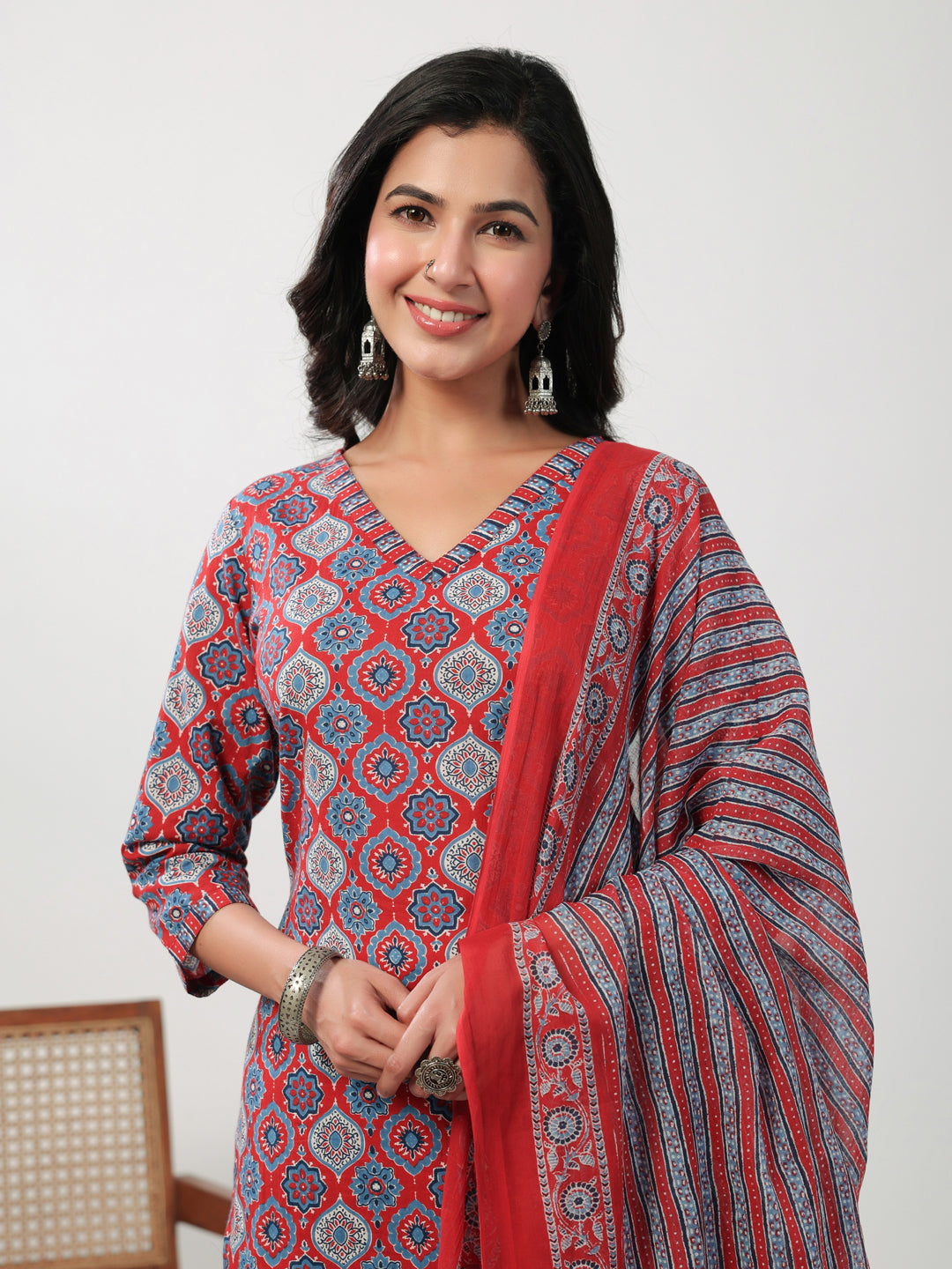 Janasya Straight Cambric Red Ethnic Motifs V-Neck Set | Grocsy