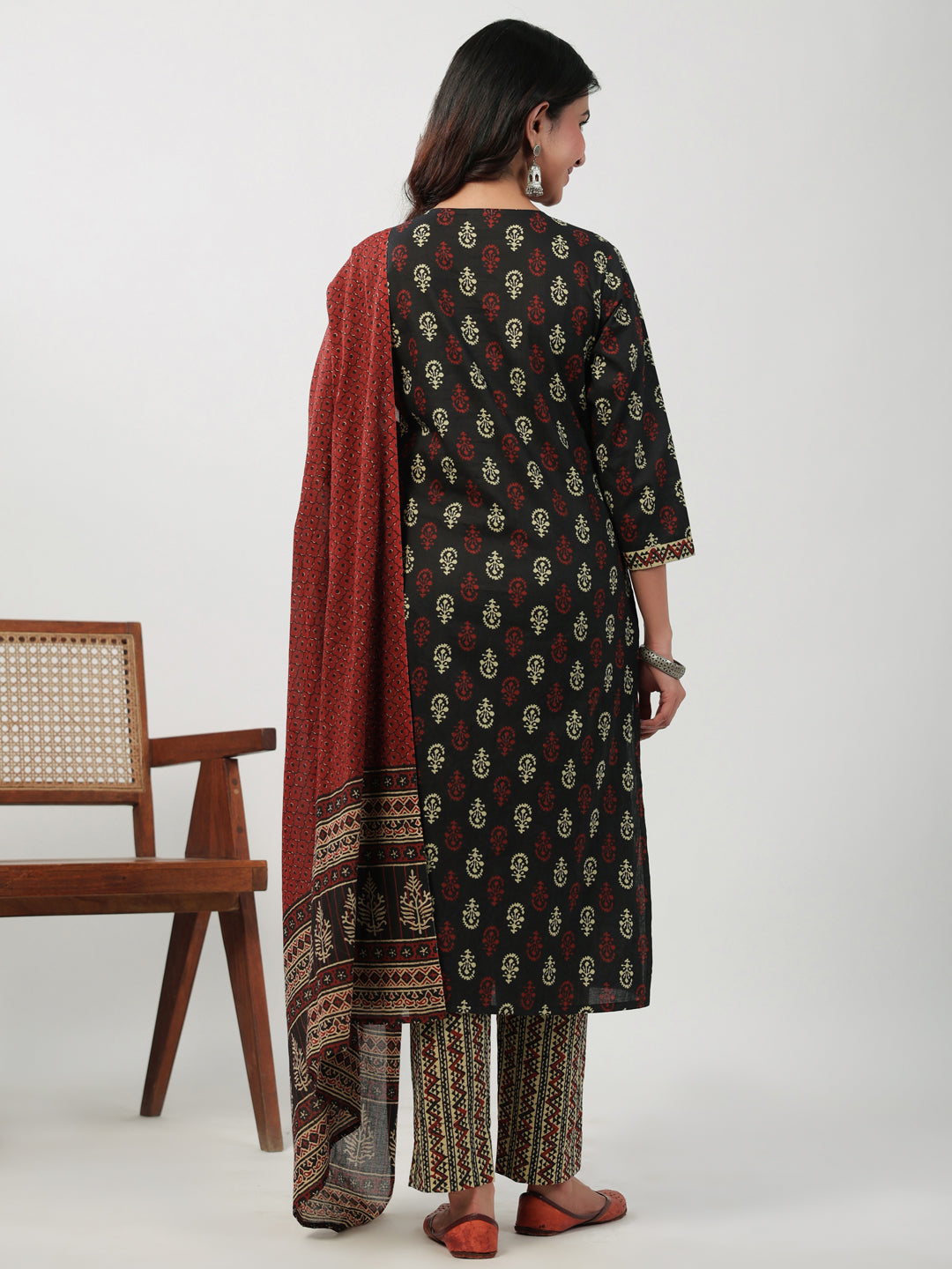 Janasya Black Cambric Ethnic Motifs Set | Grocsy