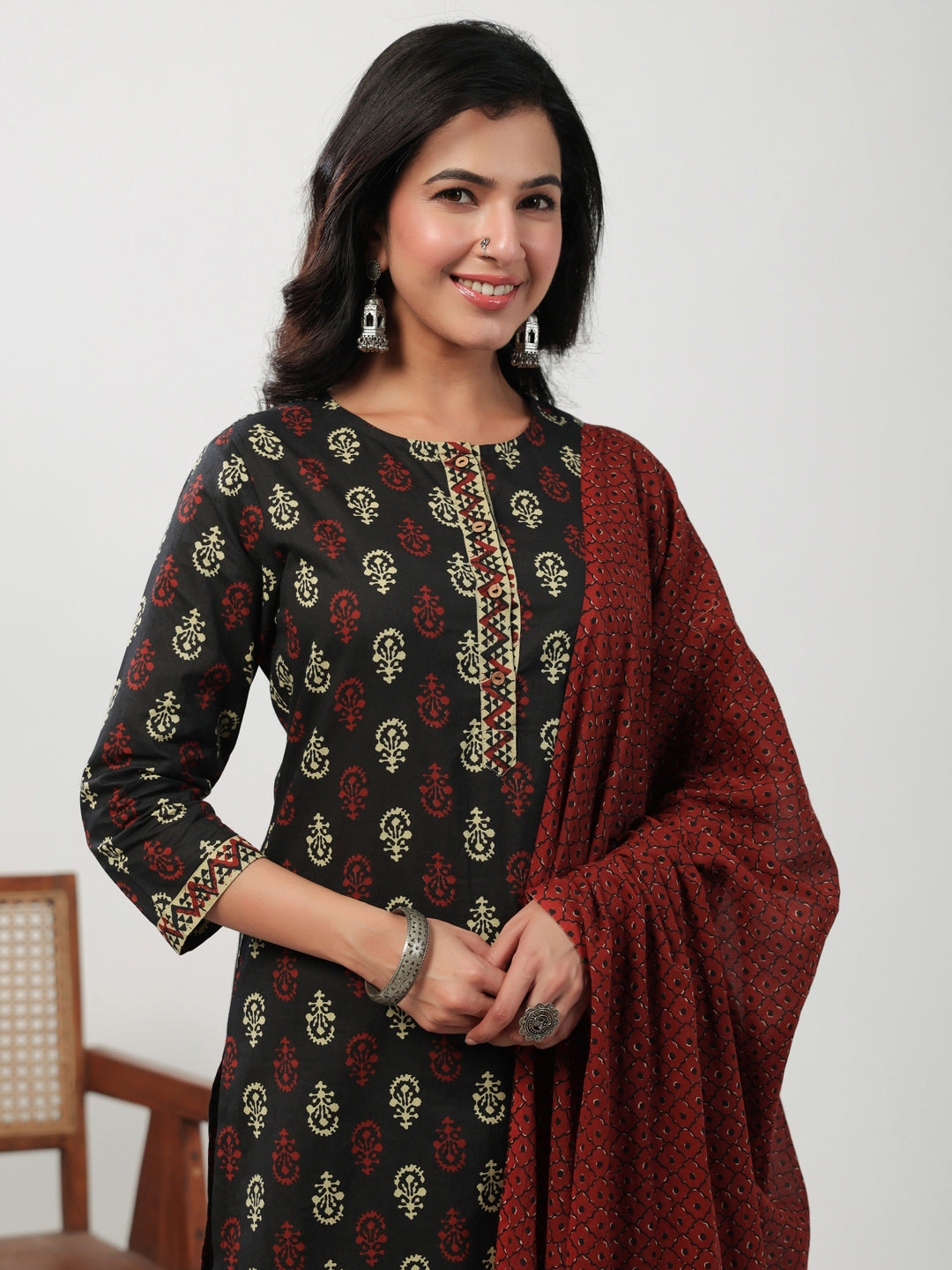 Janasya Black Cambric Ethnic Motifs Set | Grocsy