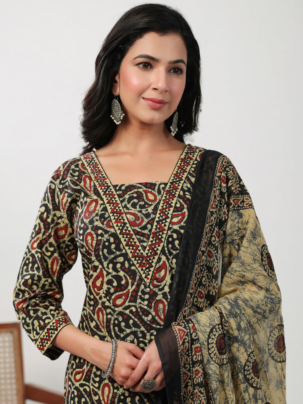Janasya Straight Cambric Black Batik V-Neck Set | Grocsy
