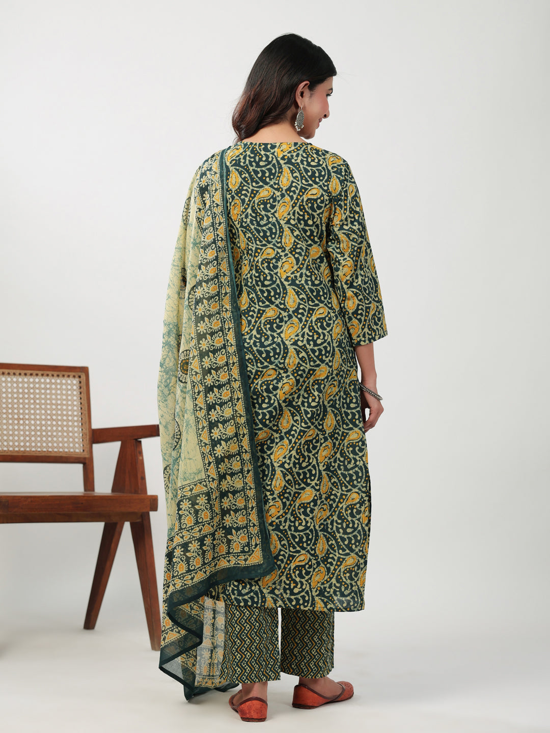 Janasya Straight Cambric Green Ethnic Motifs V-Neck Set | Grocsy