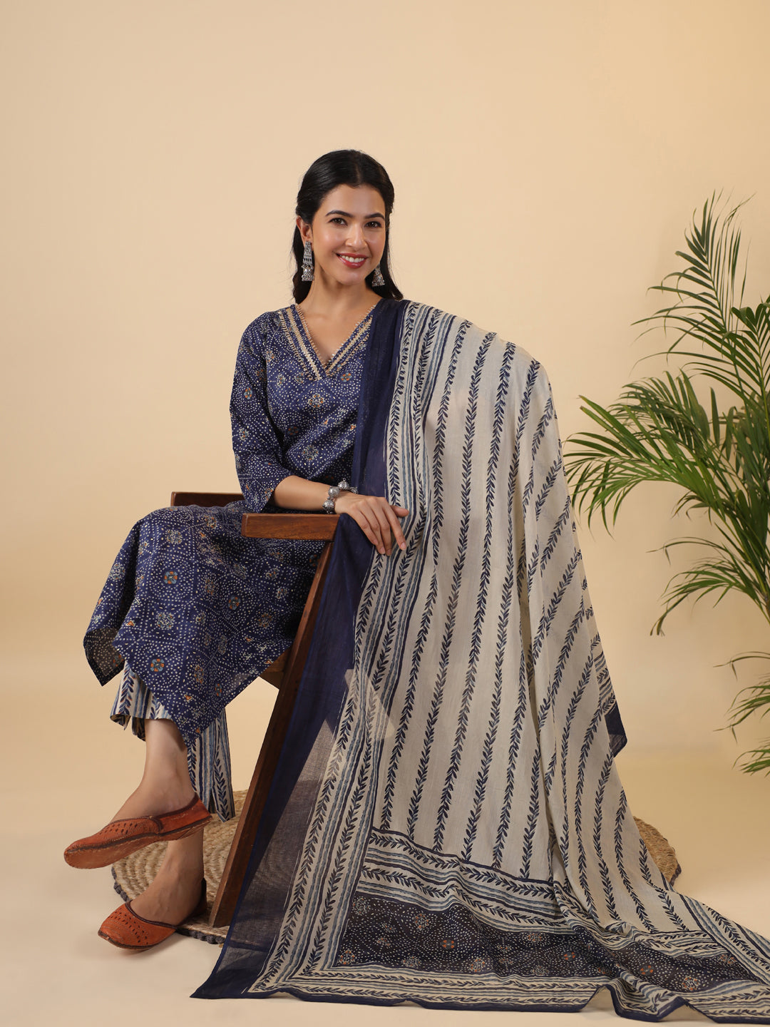 Janasya Straight Cambric Dark Blue Bandhani V-Neck with Band Collar Kurta Set | Grocsy
