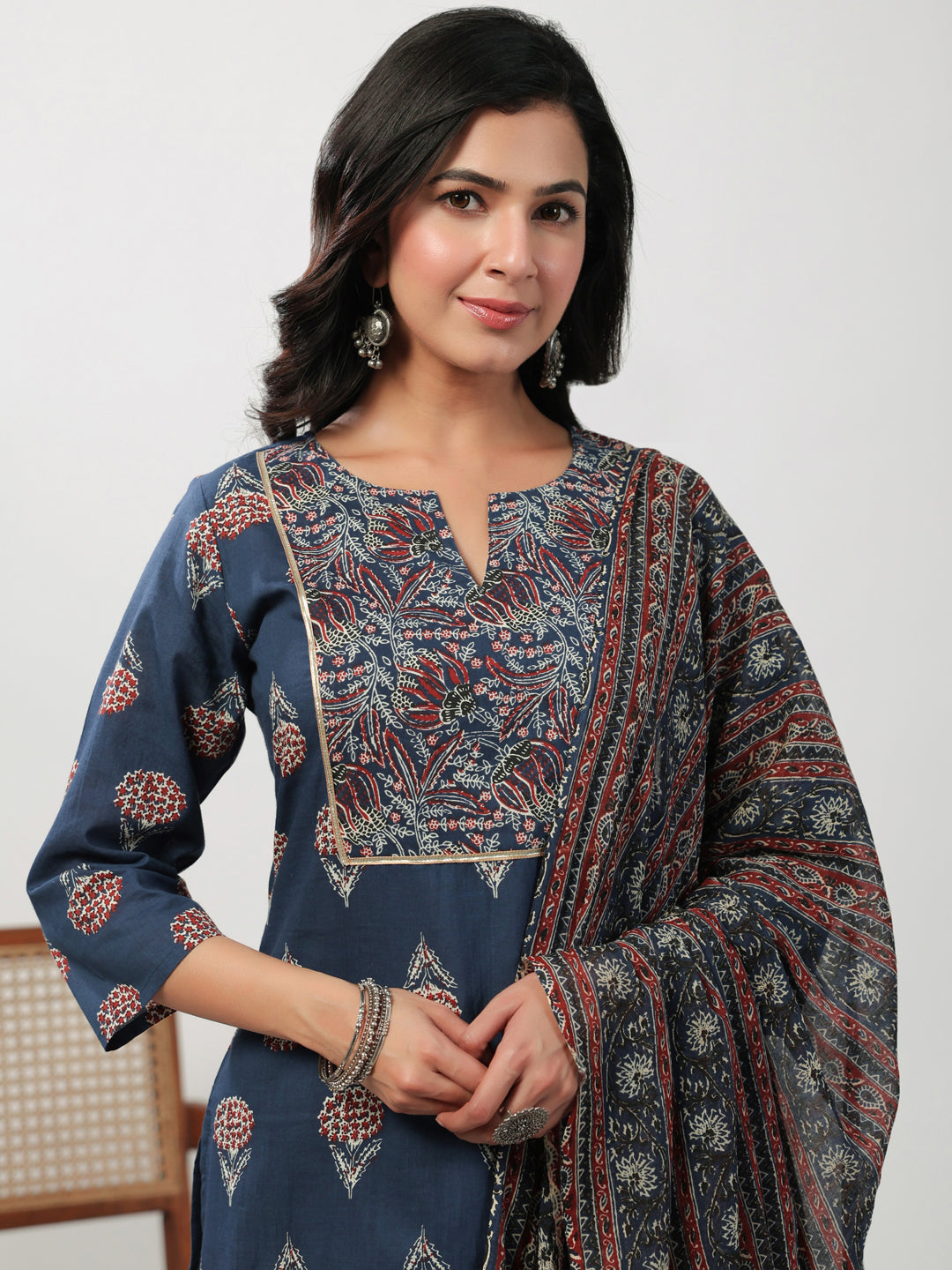 Janasya Regular Cambric Indigo Floral Notch Neck Kurta Set | Grocsy