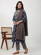 Janasya Regular Cambric Indigo Floral Notch Neck Kurta Set | Grocsy