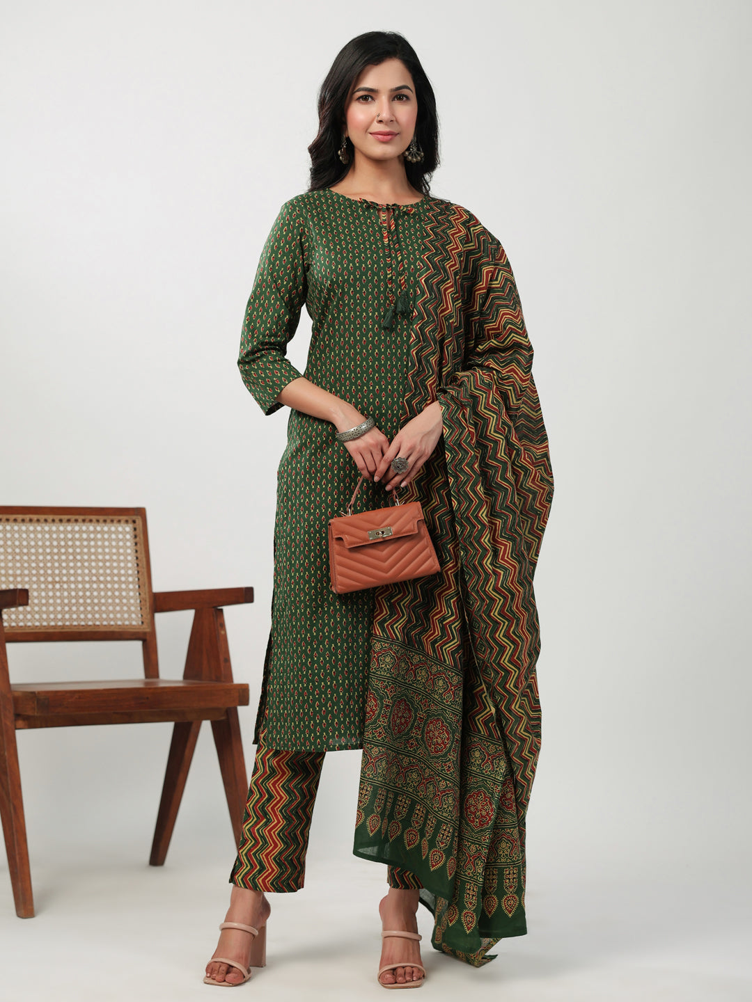 Janasya Straight Cambric Green Ethnic Motifs Notch Neck Set | Grocsy
