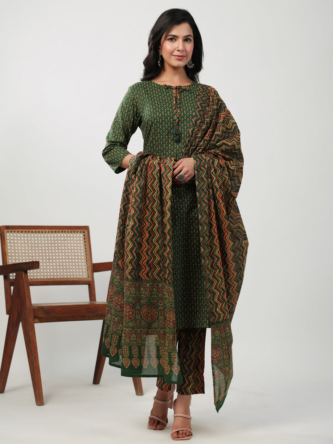 Janasya Straight Cambric Green Ethnic Motifs Notch Neck Set | Grocsy