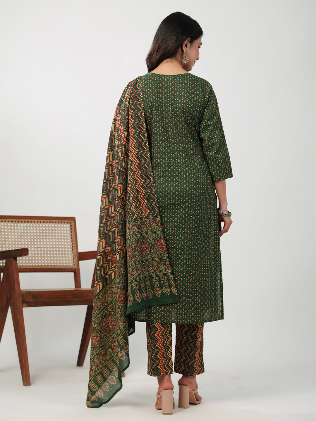 Janasya Straight Cambric Green Ethnic Motifs Notch Neck Set | Grocsy