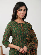 Janasya Straight Cambric Green Ethnic Motifs Notch Neck Set | Grocsy
