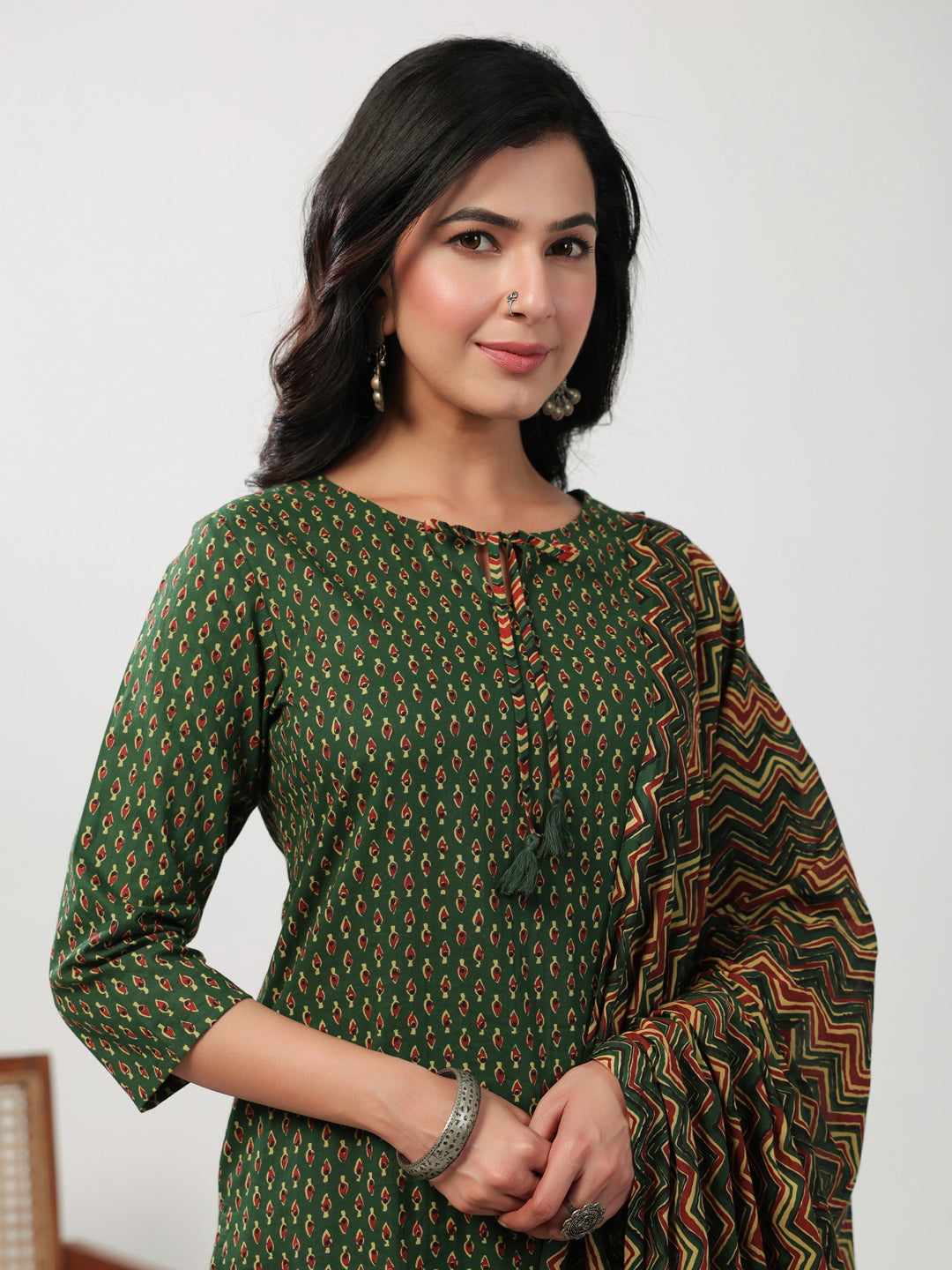 Janasya Straight Cambric Green Ethnic Motifs Notch Neck Set | Grocsy