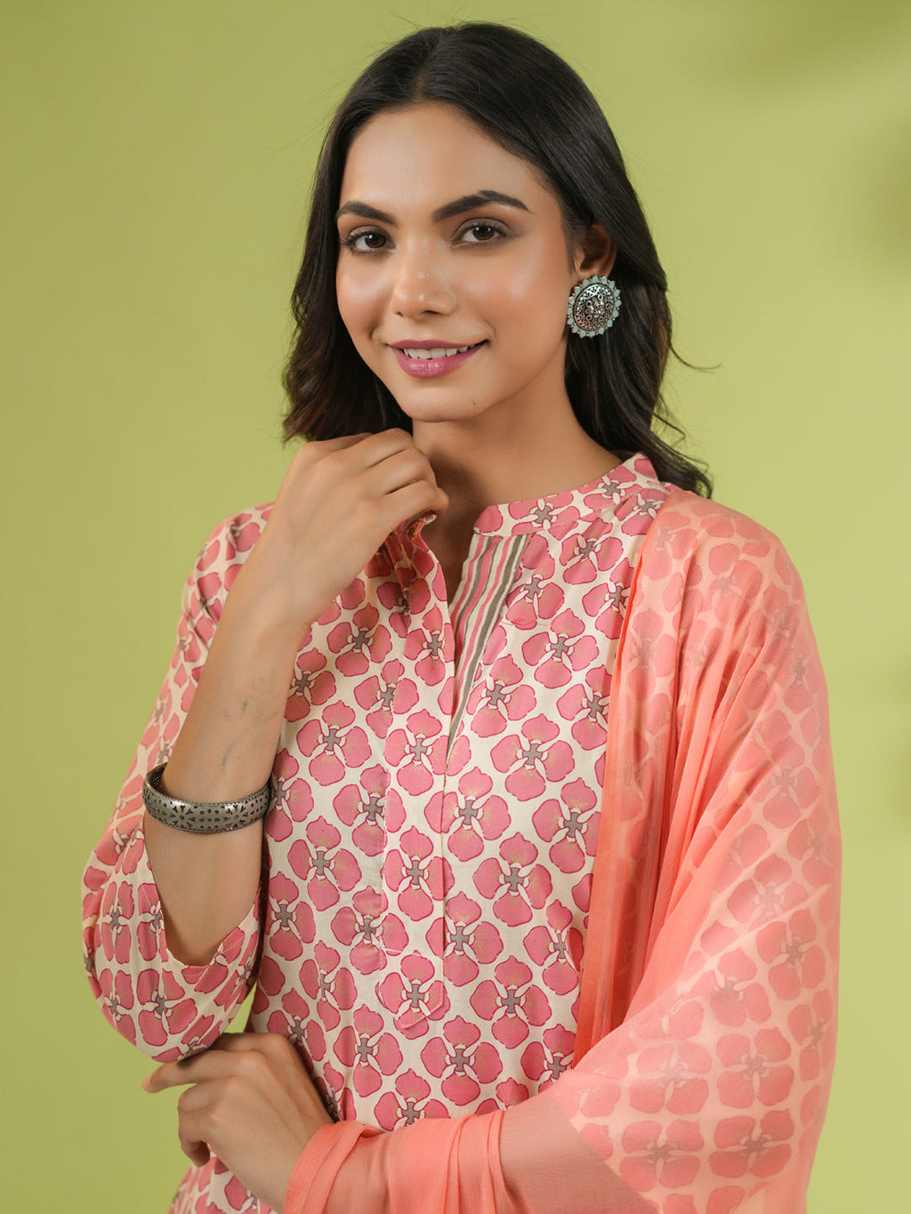 Janasya Straight Cambric Peach Floral Band Collar Set | Grocsy