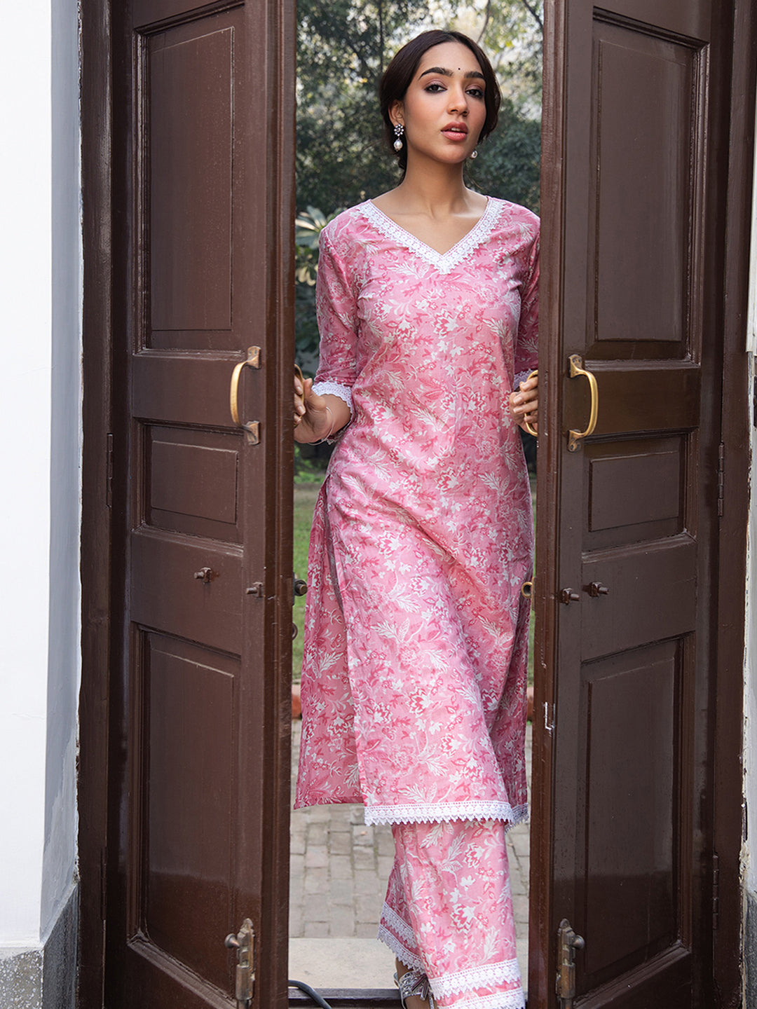 Janasya Regular Cambric Pink Floral V-Neck Kurta Set | Grocsy
