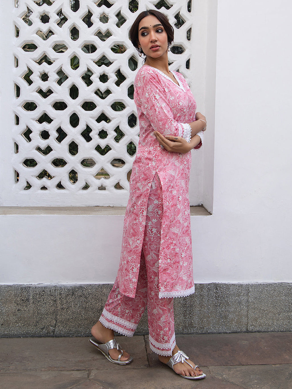 Janasya Regular Cambric Pink Floral V-Neck Kurta Set | Grocsy