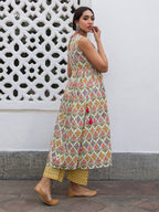 Janasya Light Green Cambric Ethnic Motifs Kurta & Bottom | Grocsy