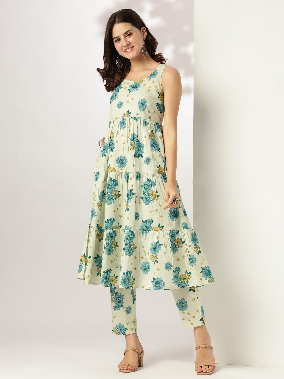 Janasya Light Cotton Floral Tiered Kurta Set | Grocsy