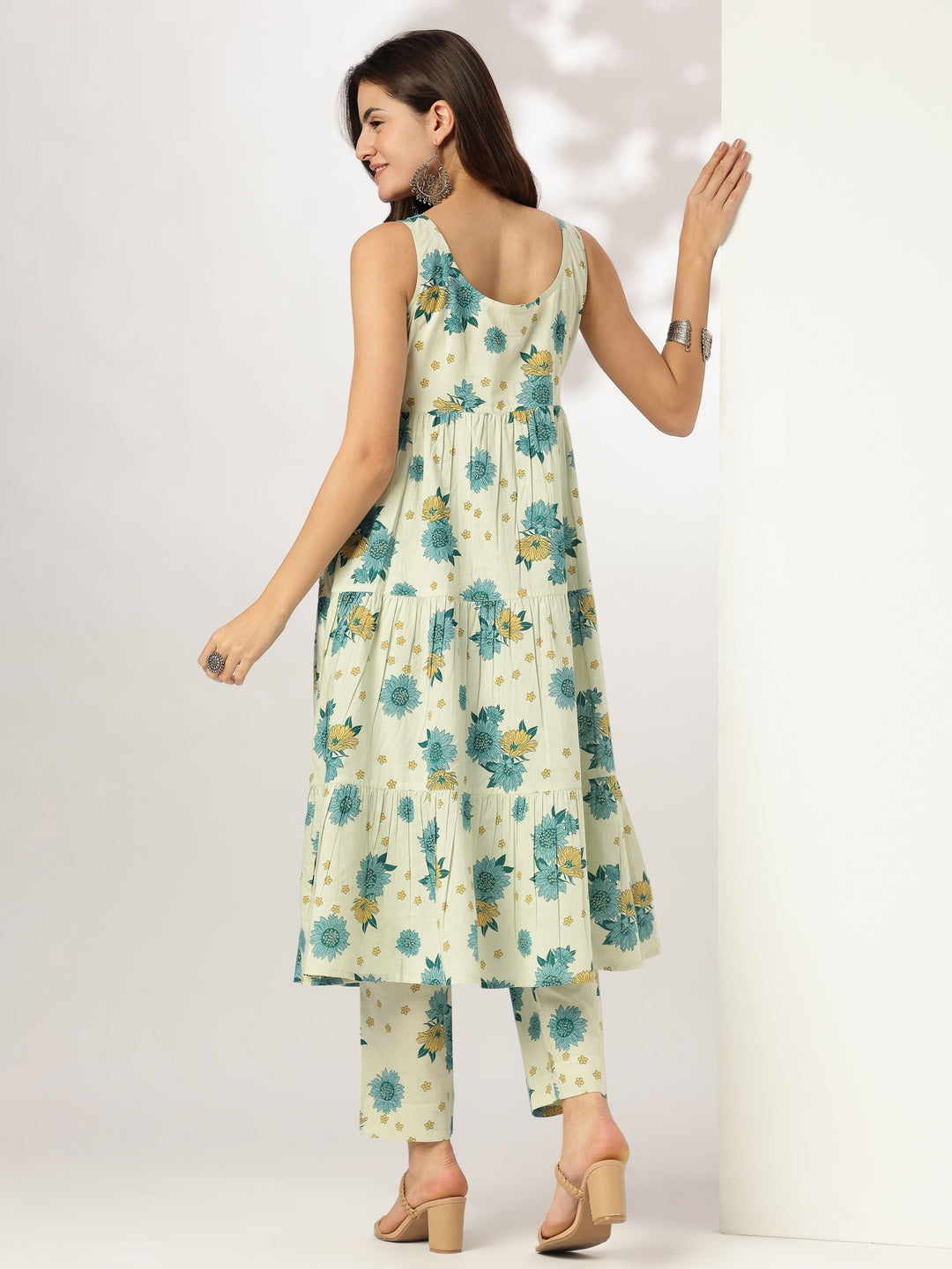 Janasya Light Cotton Floral Tiered Kurta Set | Grocsy