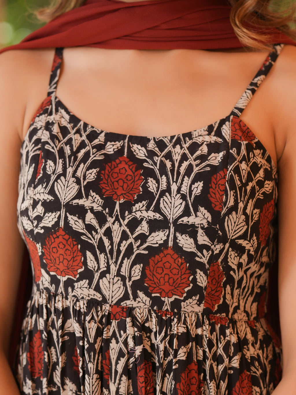 Janasya Dark Cotton Floral Tiered Kurta Set | Grocsy