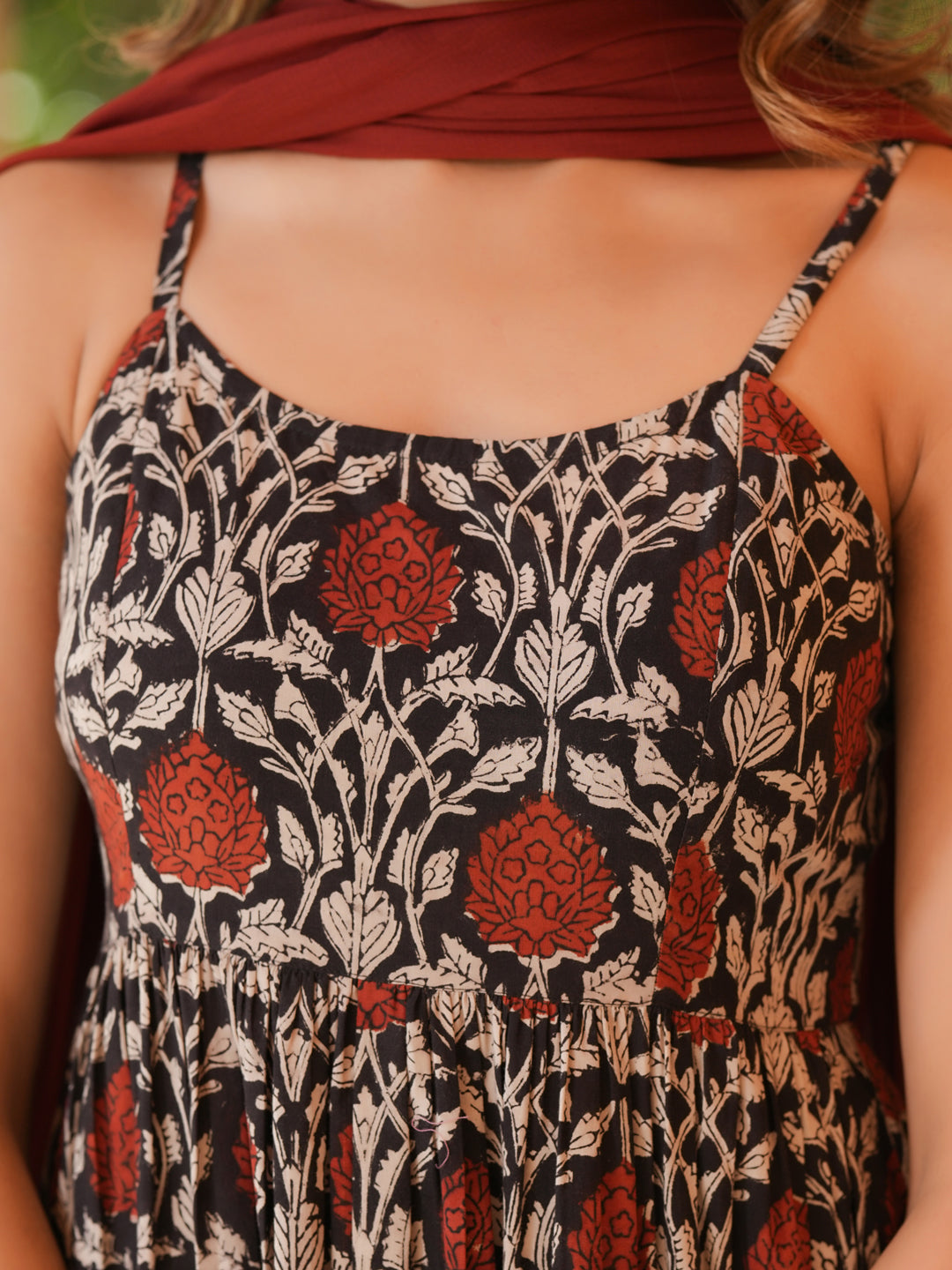 Janasya Dark Cotton Floral Tiered Kurta Set | Grocsy