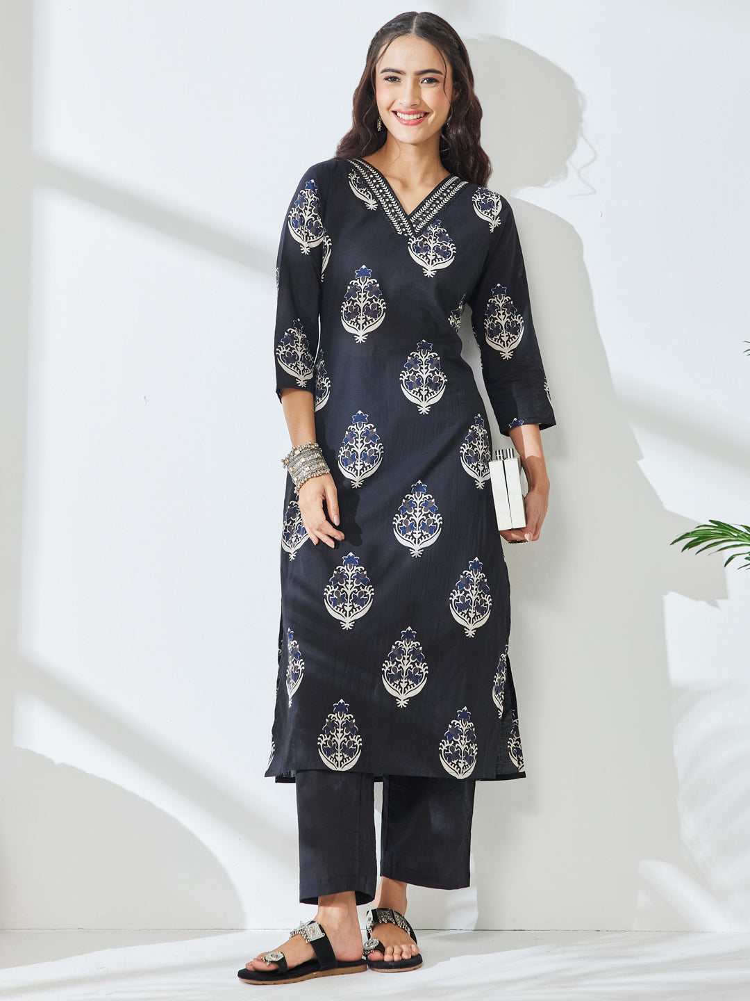 Janasya Black Straight Cotton Kurta & Bottom | Grocsy