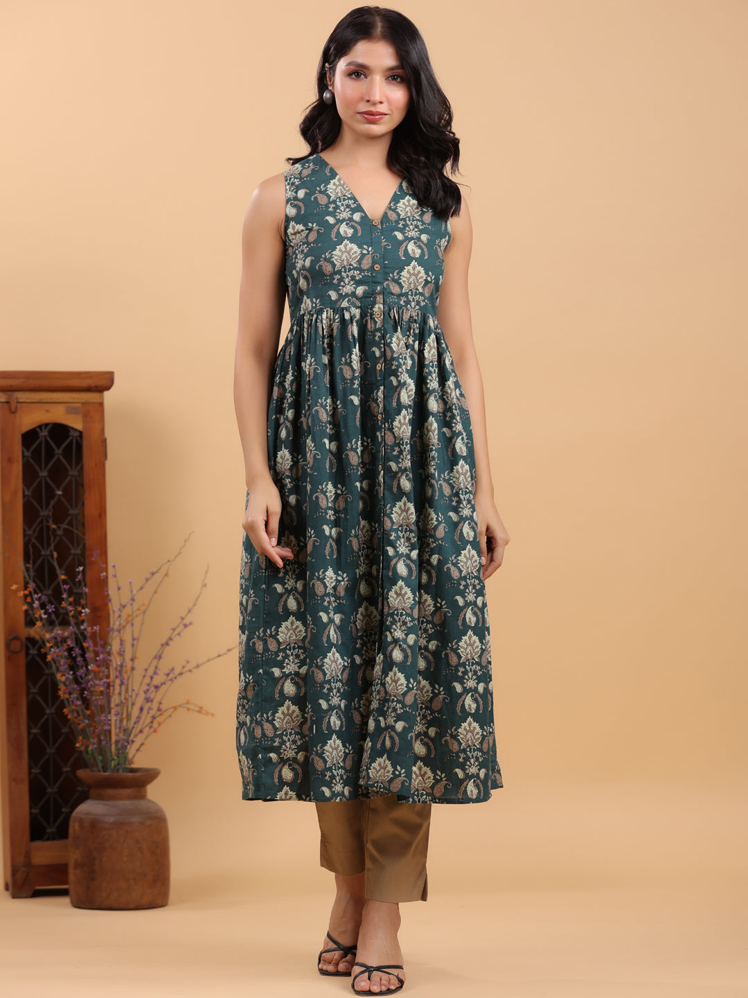 Janasya Dark Green Cambric Ethnic Motifs Kurta | Grocsy