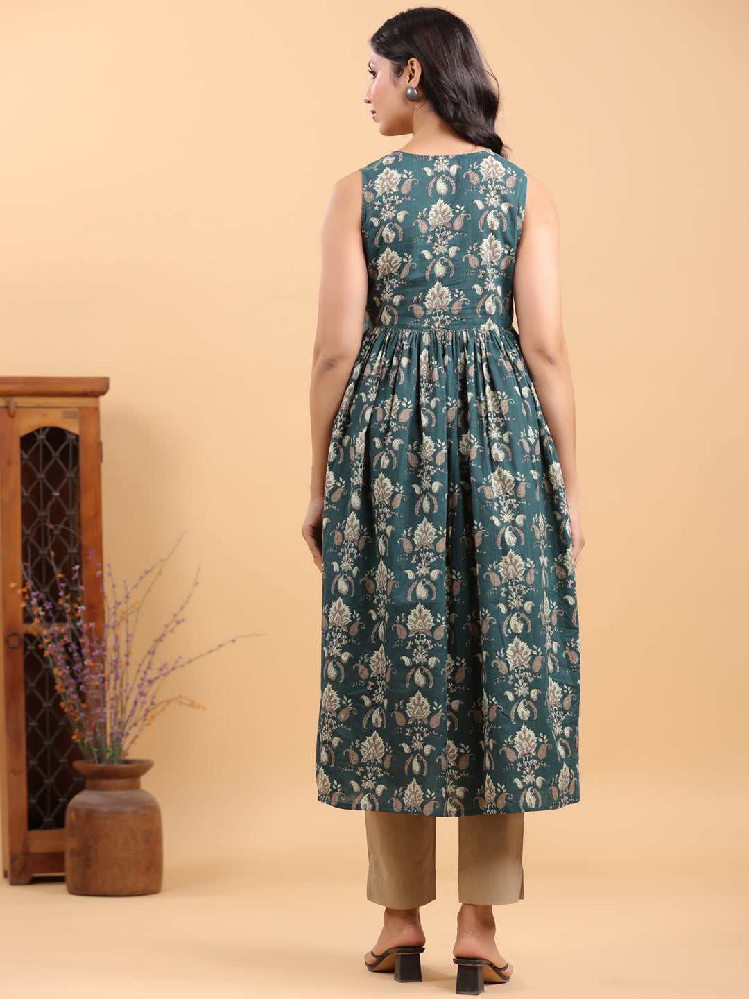 Janasya Dark Green Cambric Ethnic Motifs Kurta | Grocsy
