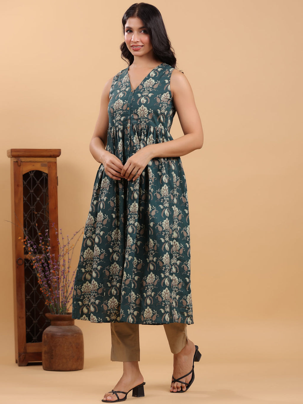 Janasya Dark Green Cambric Ethnic Motifs Kurta | Grocsy