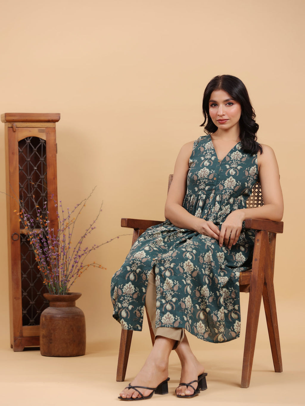Janasya Dark Green Cambric Ethnic Motifs Kurta | Grocsy