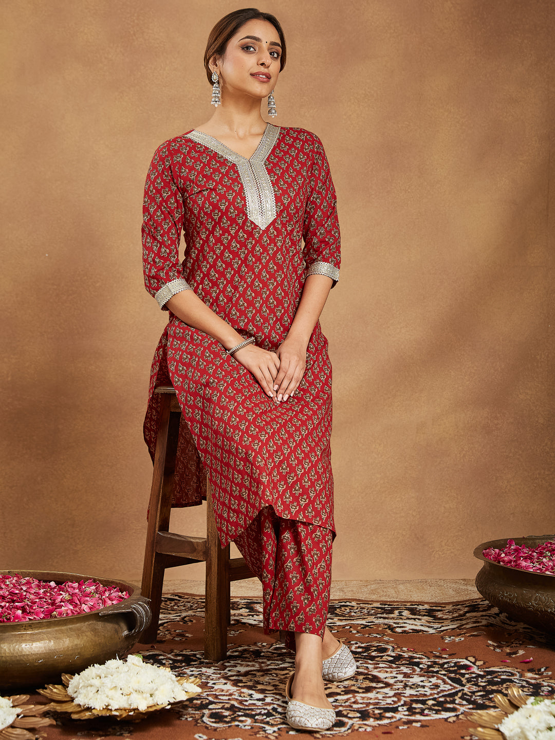 Janasya Dark Cotton Floral Straight Kurta Set | Grocsy