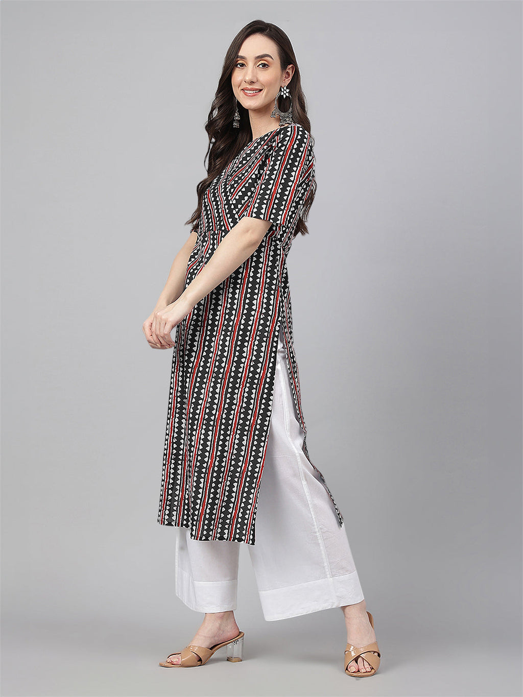 Janasya Dark Cotton Geometric Straight Kurta | Grocsy