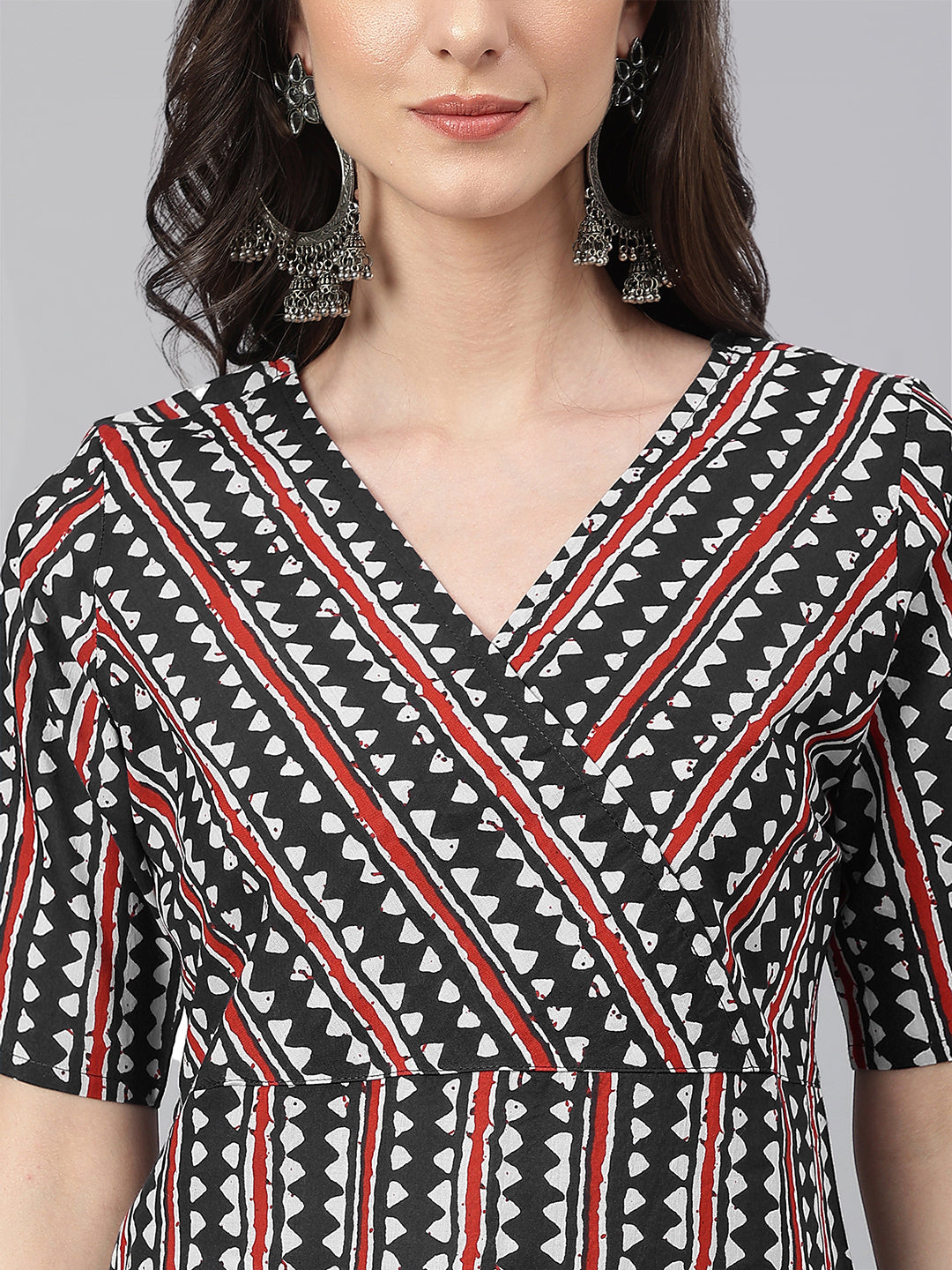Janasya Dark Cotton Geometric Straight Kurta | Grocsy