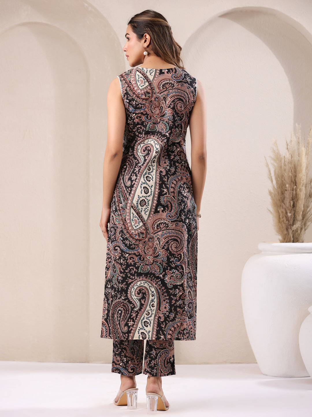 Janasya Dark Cotton Paisley Straight Kurta Set | Grocsy