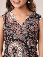 Janasya Dark Cotton Paisley Straight Kurta Set | Grocsy