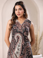 Janasya Dark Cotton Paisley Straight Kurta Set | Grocsy