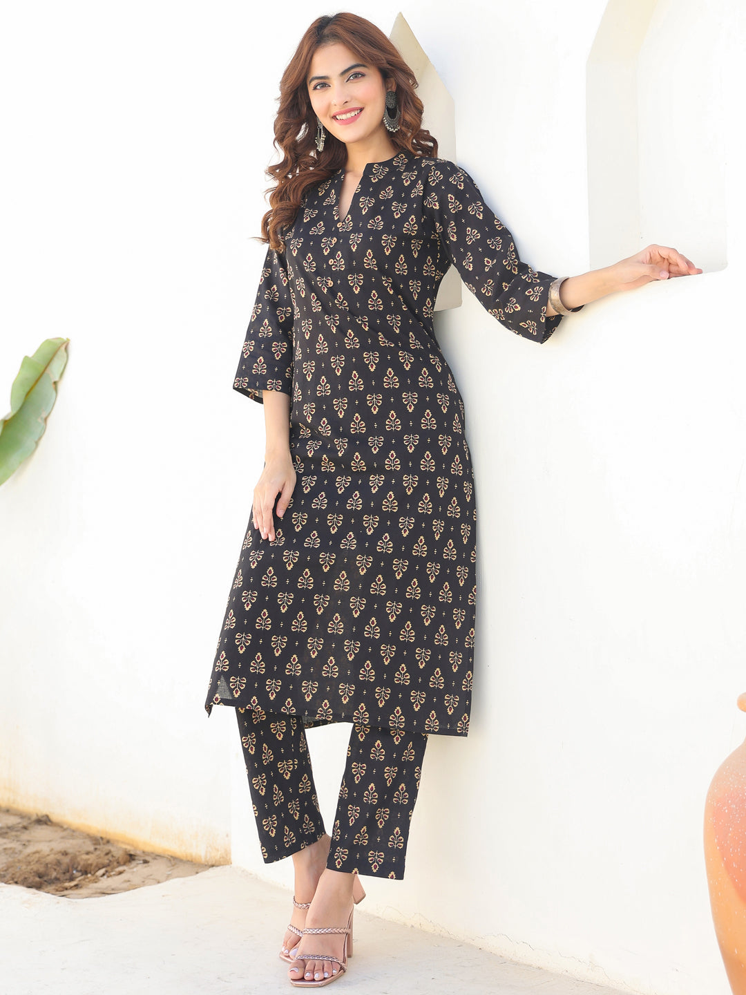 Janasya Dark Cotton Floral Straight Kurta Set | Grocsy
