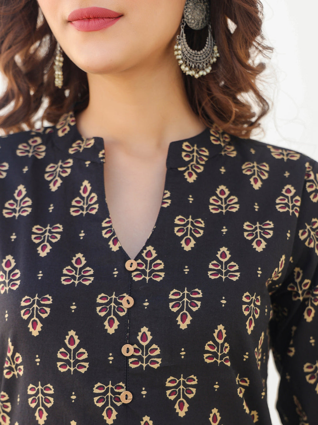 Janasya Dark Cotton Floral Straight Kurta Set | Grocsy